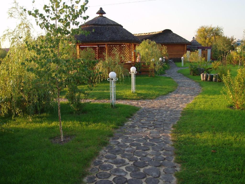 Knyazhyi Dvir Hotel Knyazhichi  Exterior foto